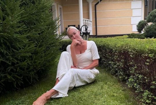 «Писаю под ёлочку»: Волочкова запустила «туалетный» флешмоб