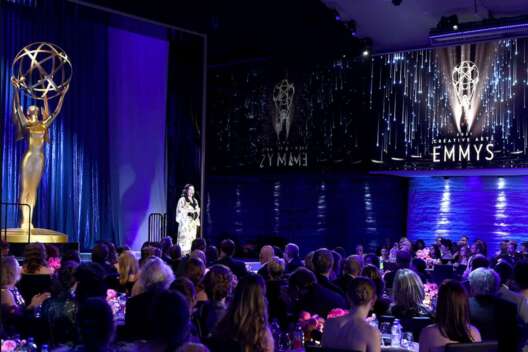 
            "ВандаВижен", "Мандалорец" и "Ход королевы": первые победители "Эмми" 2021        