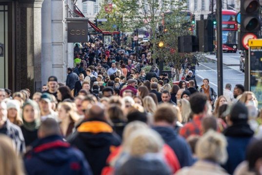 Британские учёные спрогнозировали резкий спад заражений COVID-19 зимой