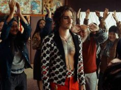 C усами и макияжем: DANTES выпустил клип на песню «Грустные танцы»