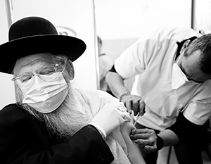 Как вакцина побеждает коронавирус в отдельно взятой стране