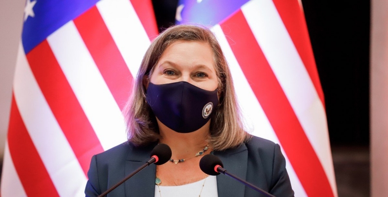 В Россию прилетает дама из чёрного списка и с печеньками