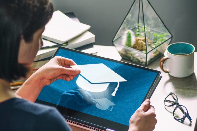 Зачем школьникам и студентам цифровые дипломы и аттестаты