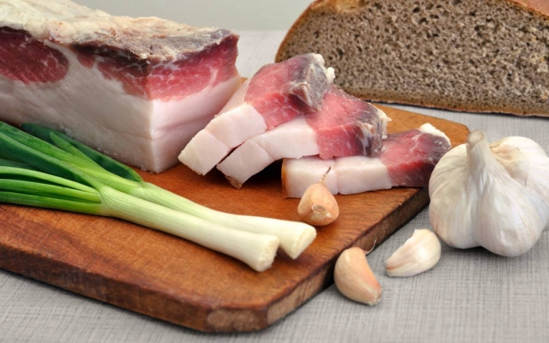 Достигла рекордных отметок: эксперты рассказали о подорожании сала в Украине