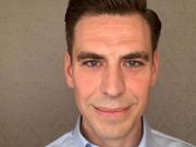 «Это приносит моей семье и друзьям боль»: Дюжев опроверг, что его выгнали с шоу Юдашкина