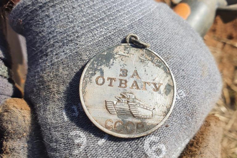 Санинструктор вернулась с войны в 45-м, а ее медаль 77 лет лежала в могиле