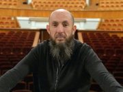 Симоньян показала, как Кехман театрально срывает портрет Боякова во МХАТе