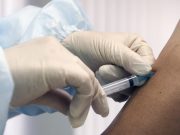 В Минздраве назвали условия вакцинации подростков от COVID-19