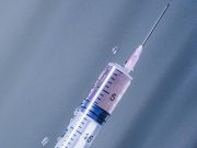 В США проверят версию о человеке со шприцем во время давки на фестивале