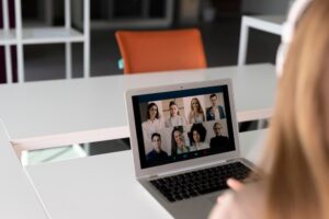 Как интернет форумы для общения создают новые сообщества и укрепляют связи между людьми