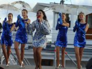 Полный мрак на сцене: Наташа Королёва спела хит в темноте, но за кулисами случился скандал