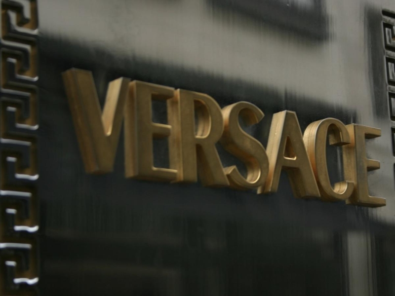 Продюсер Дворцов заявил, что российским артистам нужно запретить носить иностранные бренды