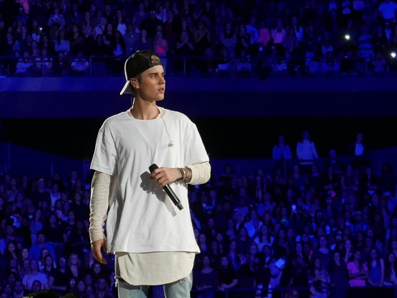 Неужели ревность? Действия Джастина Бибера в день свадьбы Селены Гомес вызвали вопросы у фанатов