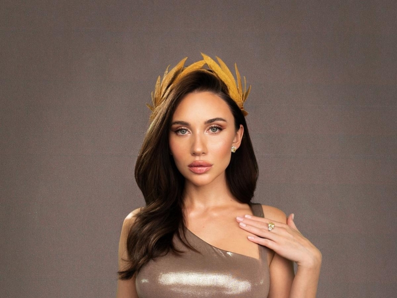 Патриотизм или безумие? Вика Цыганова разбирает песни Mia Boyka для школ